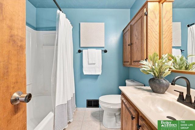 9804 Ruggles Street, Omaha, NE 68134