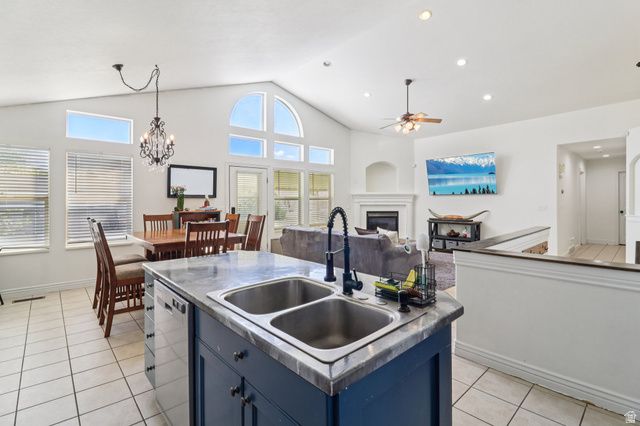 1699 W 2115 S, Syracuse, UT 84075