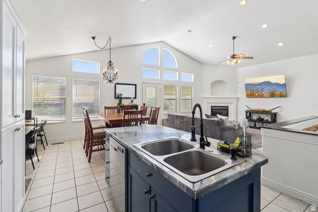 1699 W 2115 S, Syracuse, UT 84075