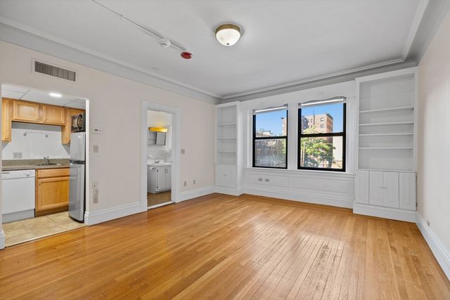 466 Commonwealth Ave 305, Boston, MA 02215