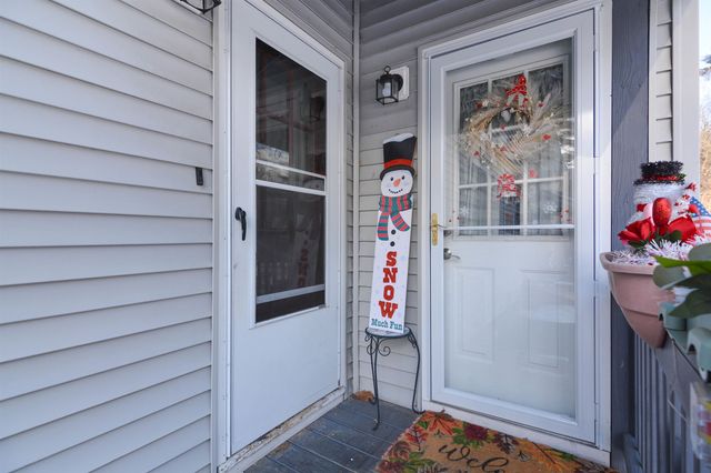 3 Holly Lane, Londonderry, NH 03053