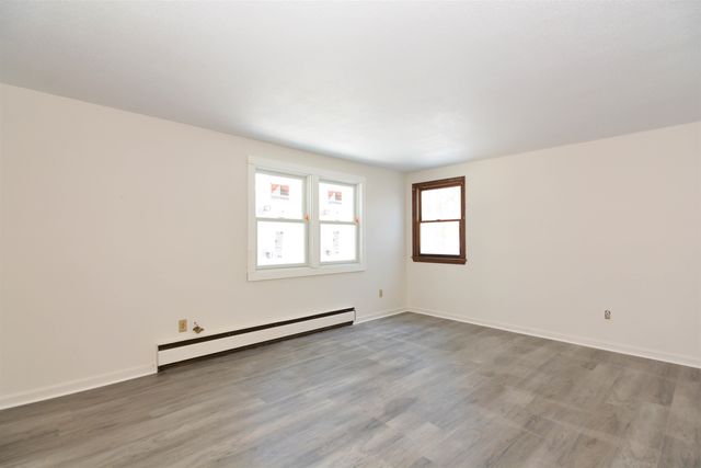 3 Holly Lane, Londonderry, NH 03053