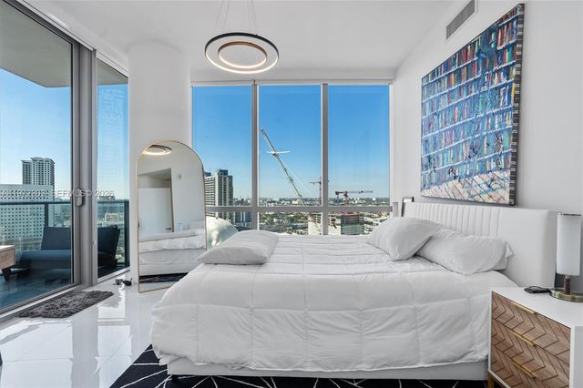 851 NE 1st Ave 1712, Miami, FL 33132