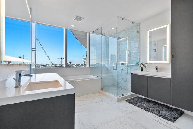 851 NE 1st Ave 1712, Miami, FL 33132