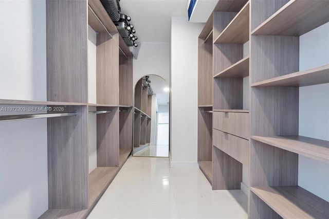 851 NE 1st Ave 1712, Miami, FL 33132