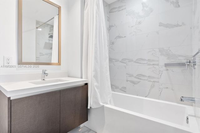 851 NE 1st Ave 1712, Miami, FL 33132