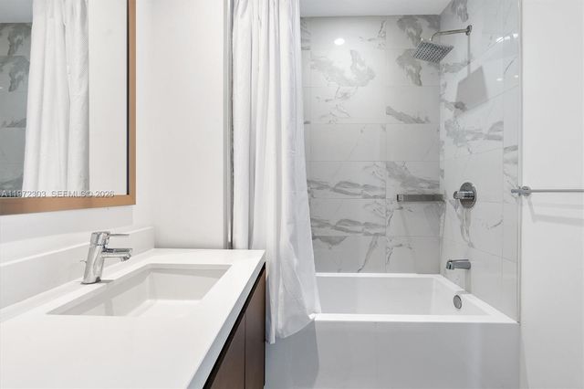 851 NE 1st Ave 1712, Miami, FL 33132