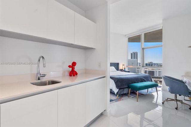 851 NE 1st Ave 1712, Miami, FL 33132