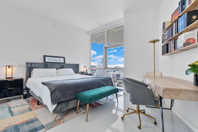 851 NE 1st Ave 1712, Miami, FL 33132