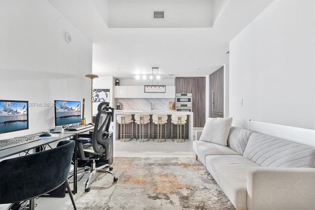 851 NE 1st Ave 1712, Miami, FL 33132