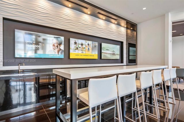 851 NE 1st Ave 1712, Miami, FL 33132