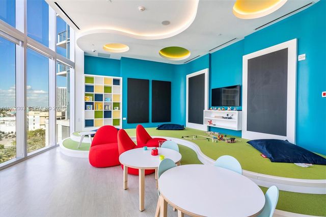 851 NE 1st Ave 1712, Miami, FL 33132