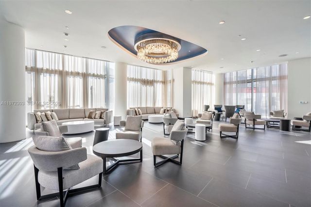 851 NE 1st Ave 1712, Miami, FL 33132