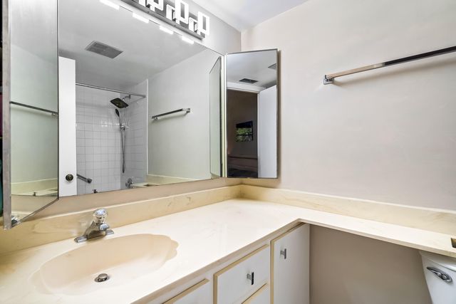 7579 NW 79th Avenue 204, Tamarac, FL 33321