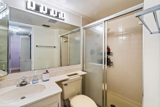 7579 NW 79th Avenue 204, Tamarac, FL 33321