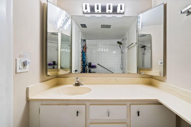 7579 NW 79th Avenue 204, Tamarac, FL 33321