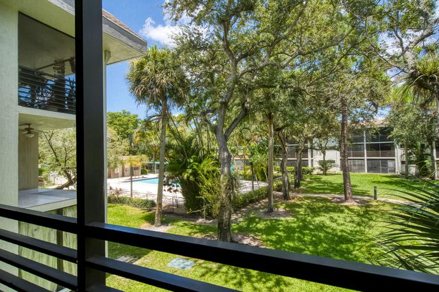7579 NW 79th Avenue 204, Tamarac, FL 33321