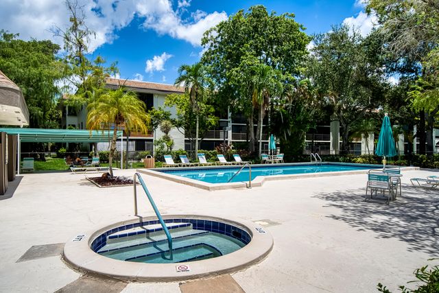 7579 NW 79th Avenue 204, Tamarac, FL 33321