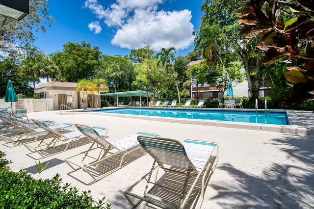 7579 NW 79th Avenue 204, Tamarac, FL 33321