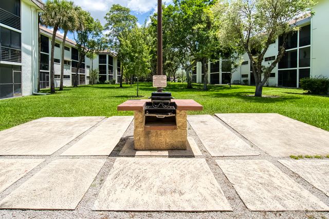 7579 NW 79th Avenue 204, Tamarac, FL 33321