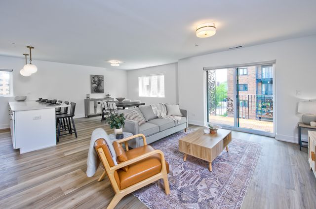 9396 Landings Lane 201, Des Plaines, IL 60016