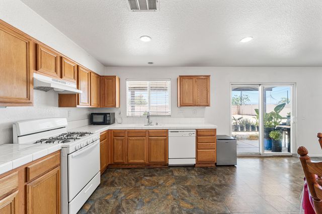 16029 White Mountain Place, Victorville, CA 92394