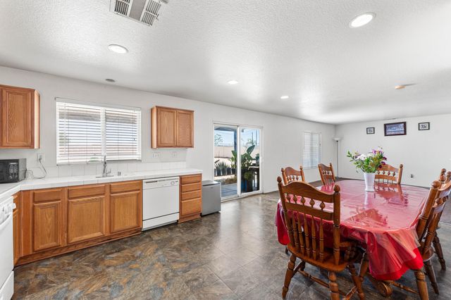 16029 White Mountain Place, Victorville, CA 92394
