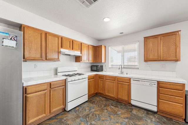 16029 White Mountain Place, Victorville, CA 92394