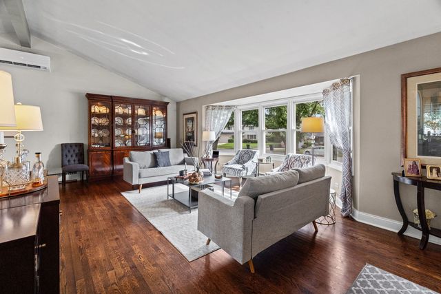 1630 Imperial Drive, Glenview, IL 60026