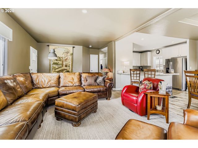 835 Se 1ST Ave 12, Canby, OR 97013