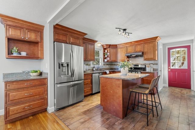 72 Grassland St, Lexington, MA 02420