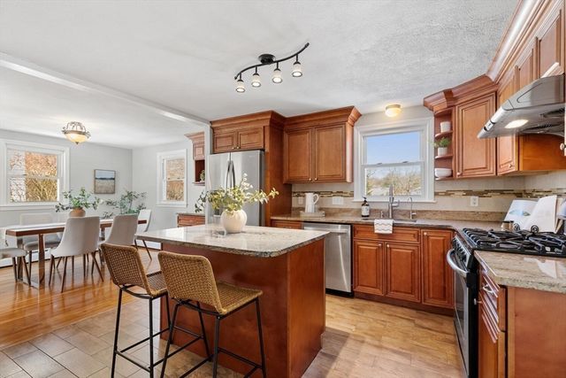 72 Grassland St, Lexington, MA 02420