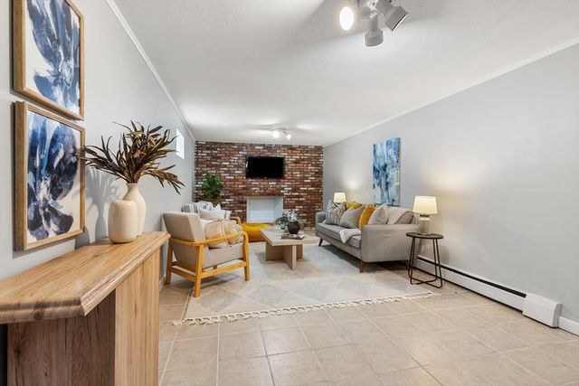 72 Grassland St, Lexington, MA 02420