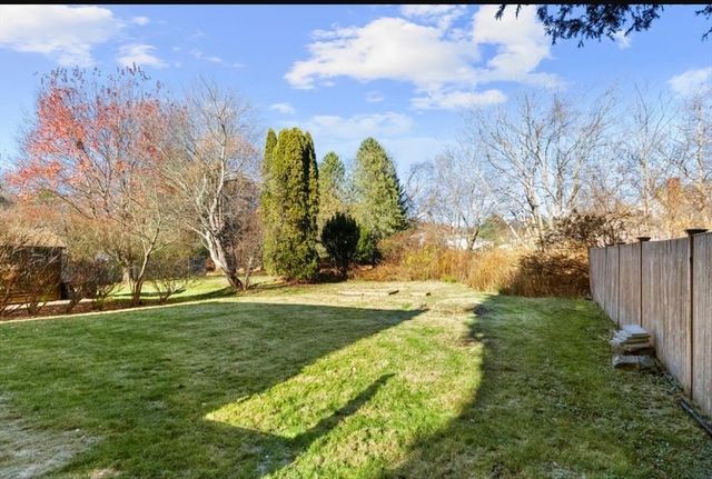 72 Grassland St, Lexington, MA 02420