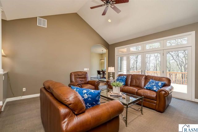 233 Woodhill Court, Mankato, MN 56001