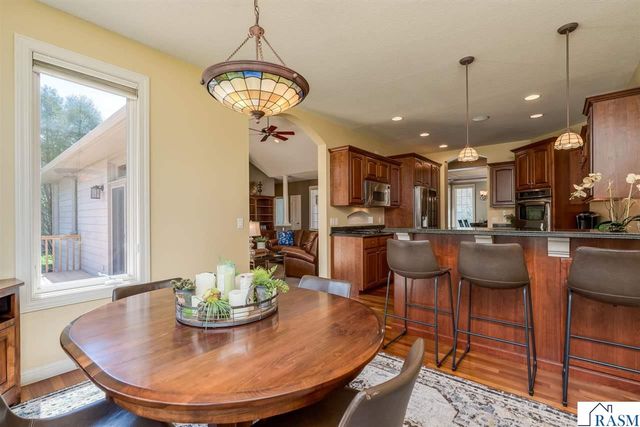 233 Woodhill Court, Mankato, MN 56001