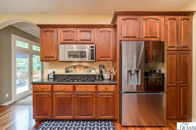 233 Woodhill Court, Mankato, MN 56001