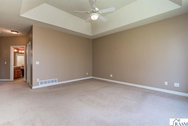 233 Woodhill Court, Mankato, MN 56001
