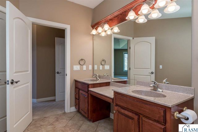 233 Woodhill Court, Mankato, MN 56001