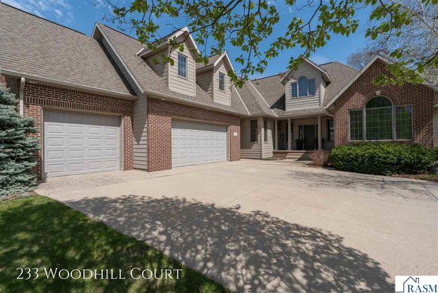 233 Woodhill Court, Mankato, MN 56001