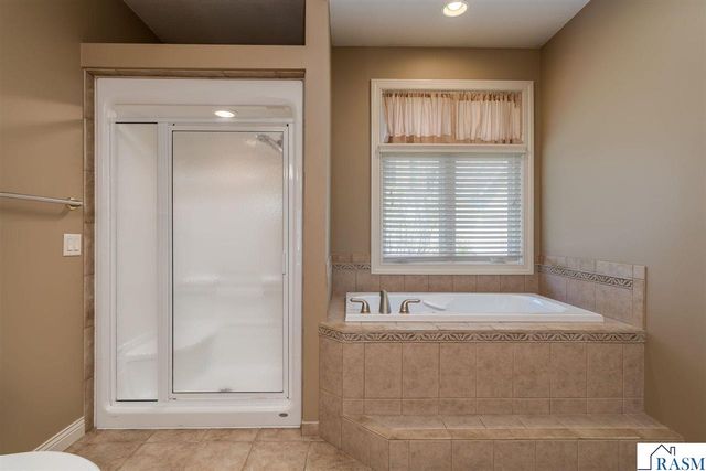 233 Woodhill Court, Mankato, MN 56001