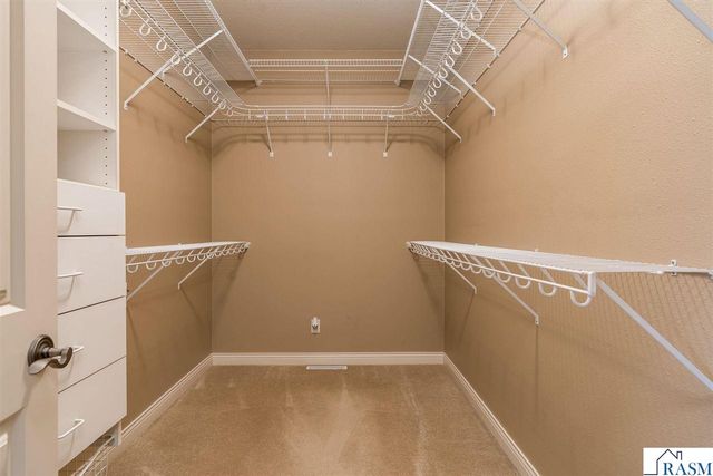 233 Woodhill Court, Mankato, MN 56001