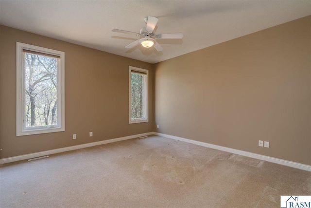 233 Woodhill Court, Mankato, MN 56001