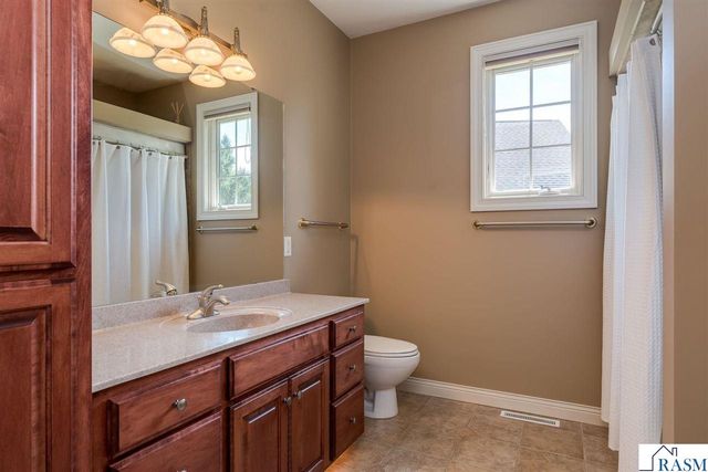 233 Woodhill Court, Mankato, MN 56001