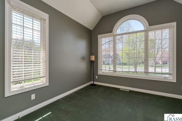 233 Woodhill Court, Mankato, MN 56001