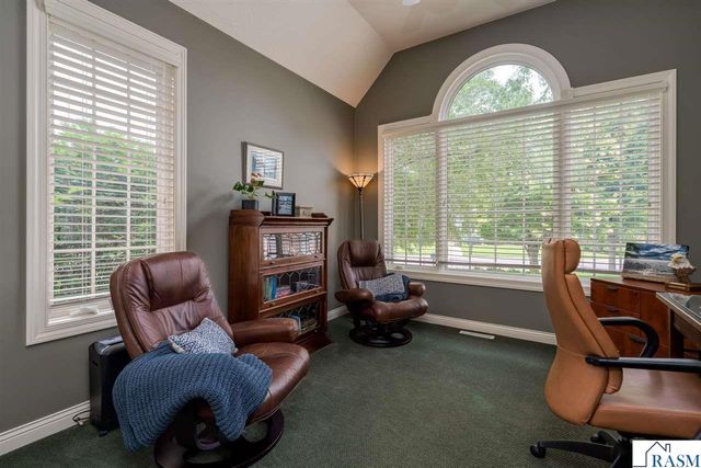 233 Woodhill Court, Mankato, MN 56001