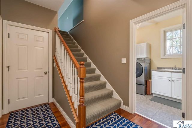 233 Woodhill Court, Mankato, MN 56001