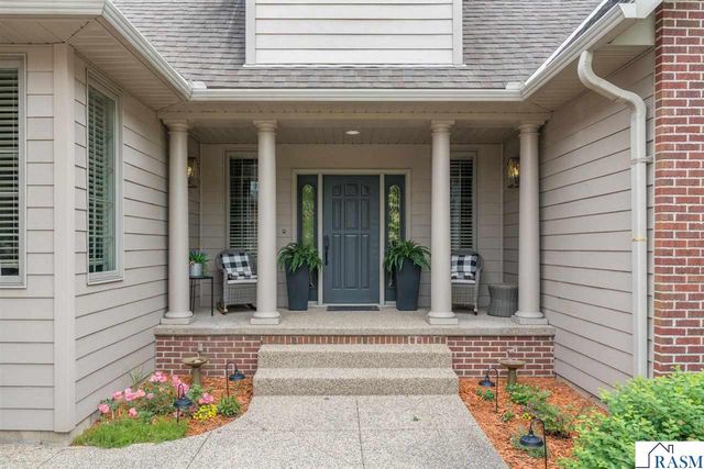 233 Woodhill Court, Mankato, MN 56001