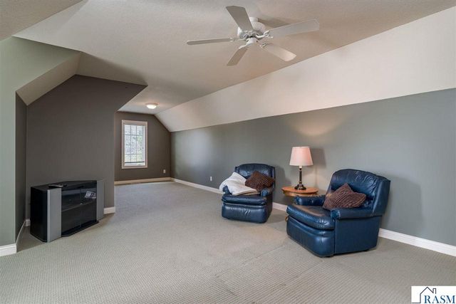233 Woodhill Court, Mankato, MN 56001