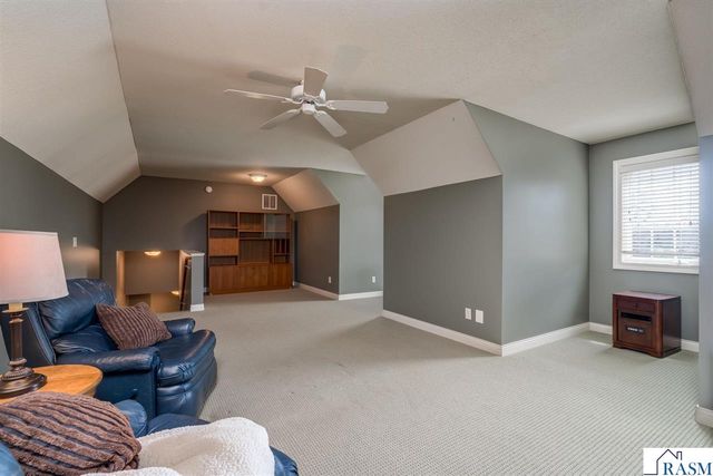 233 Woodhill Court, Mankato, MN 56001